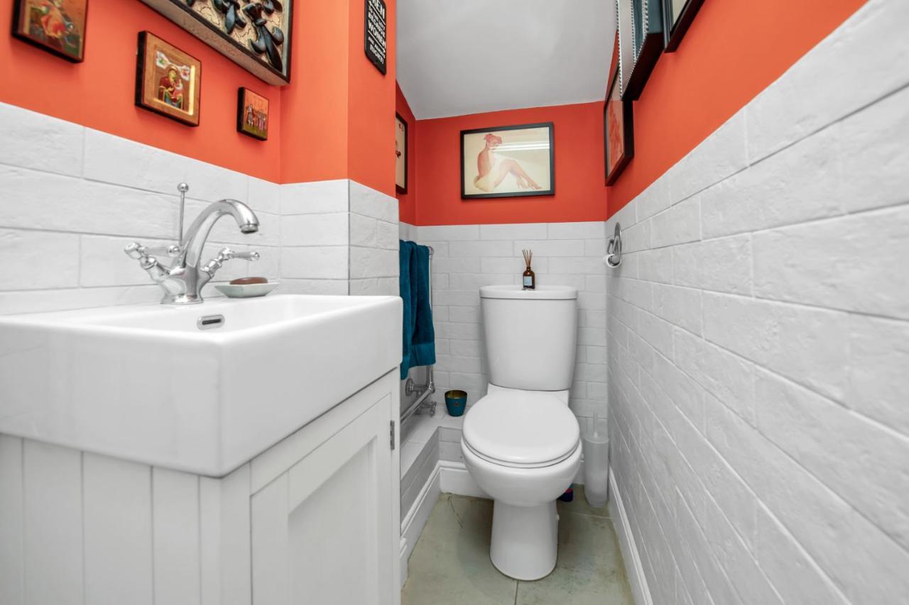 Stylish 3 Bedroom Townhouse For 5 Guests, Set In The Medieval Grid With Off Street Parking Bury St. Edmunds Exterior photo