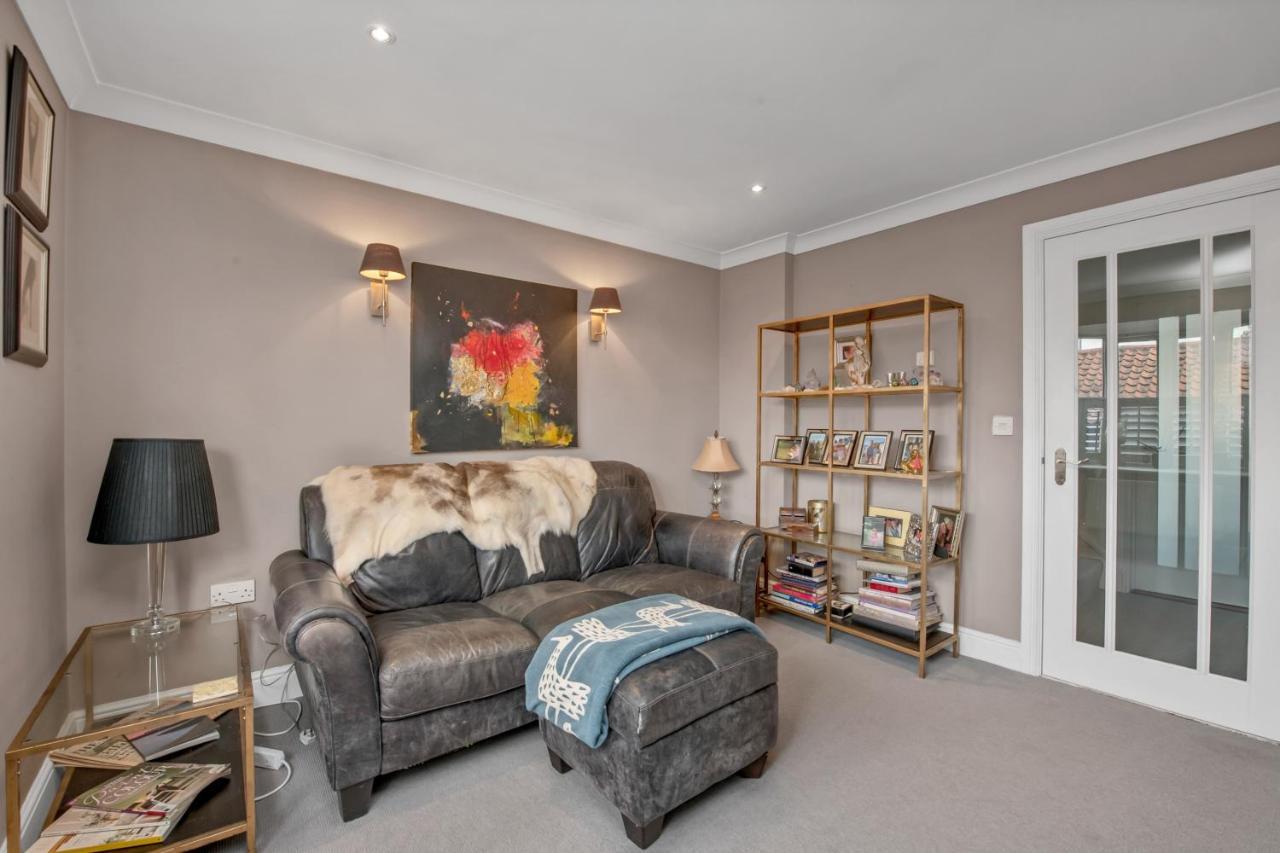 Stylish 3 Bedroom Townhouse For 5 Guests, Set In The Medieval Grid With Off Street Parking Bury St. Edmunds Exterior photo