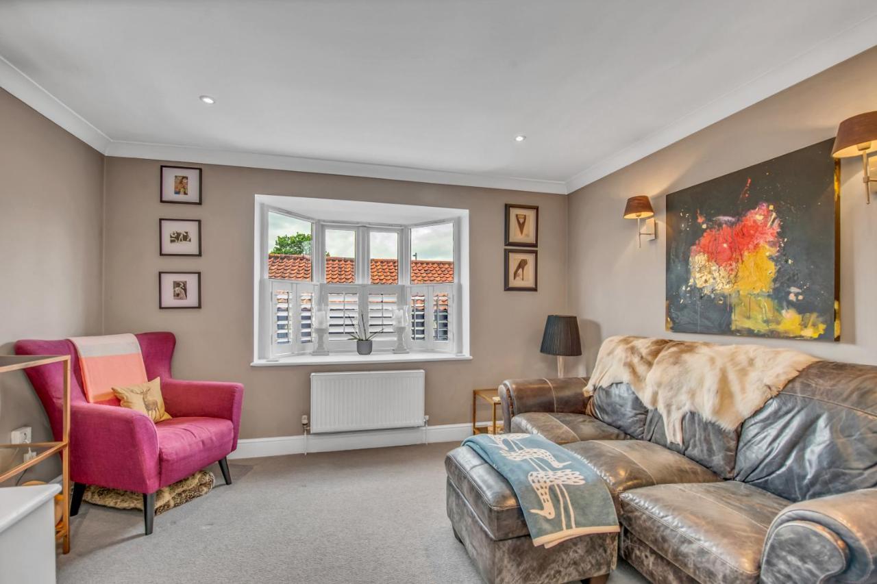 Stylish 3 Bedroom Townhouse For 5 Guests, Set In The Medieval Grid With Off Street Parking Bury St. Edmunds Exterior photo