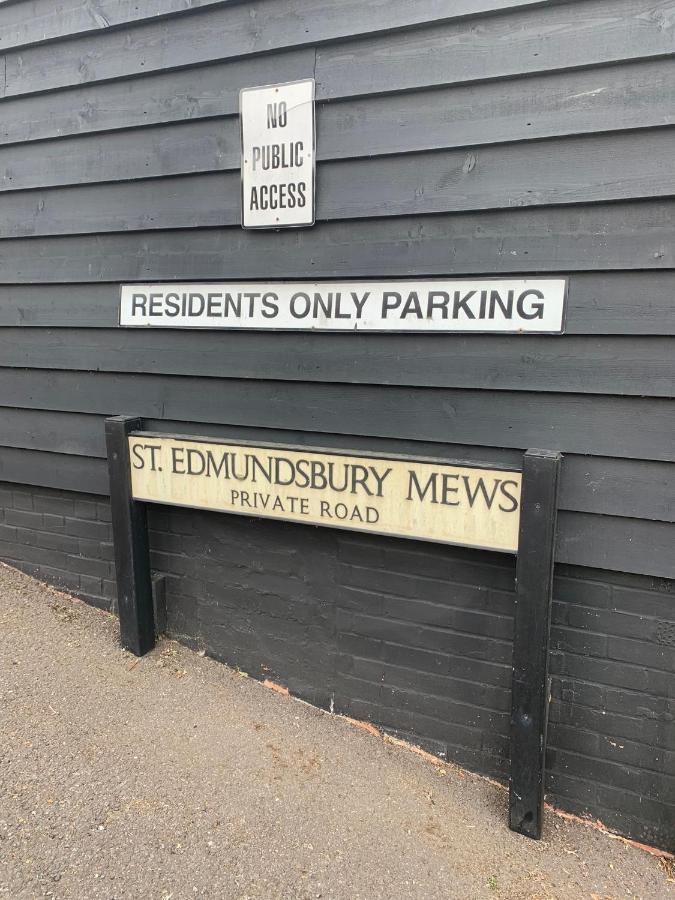 Stylish 3 Bedroom Townhouse For 5 Guests, Set In The Medieval Grid With Off Street Parking Bury St. Edmunds Exterior photo