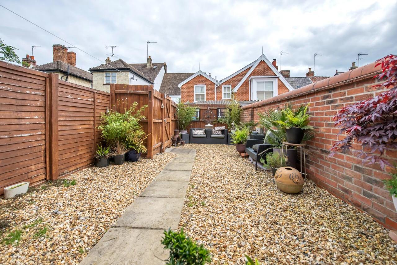 Stylish 3 Bedroom Townhouse For 5 Guests, Set In The Medieval Grid With Off Street Parking Bury St. Edmunds Exterior photo