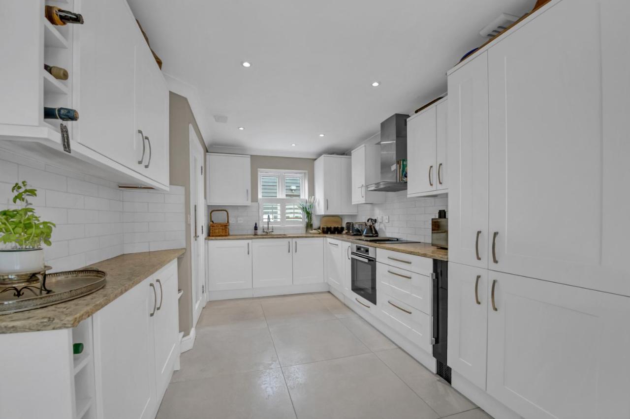 Stylish 3 Bedroom Townhouse For 5 Guests, Set In The Medieval Grid With Off Street Parking Bury St. Edmunds Exterior photo