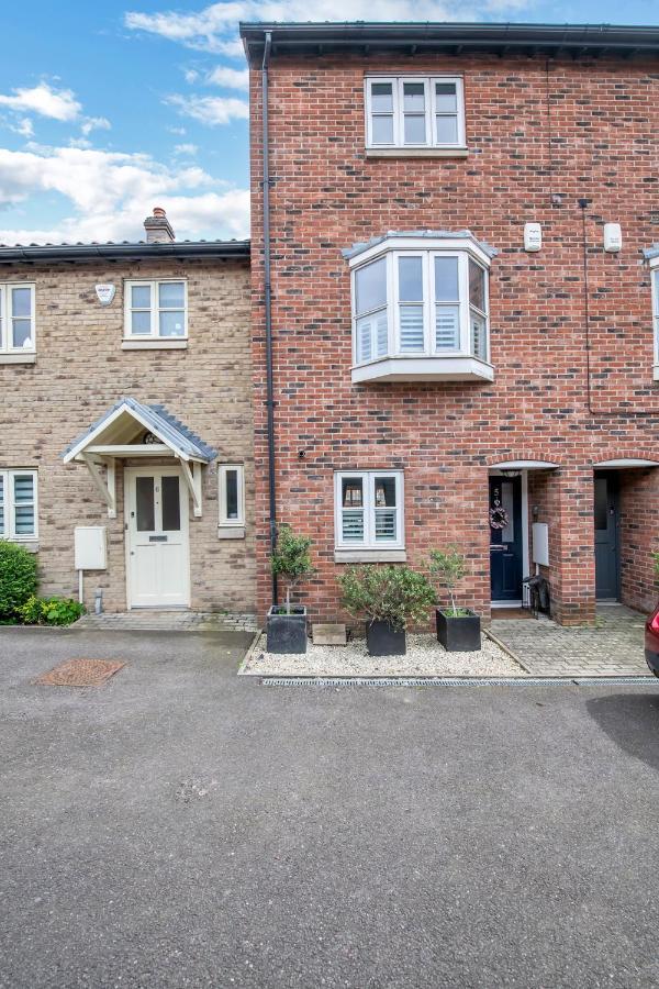 Stylish 3 Bedroom Townhouse For 5 Guests, Set In The Medieval Grid With Off Street Parking Bury St. Edmunds Exterior photo